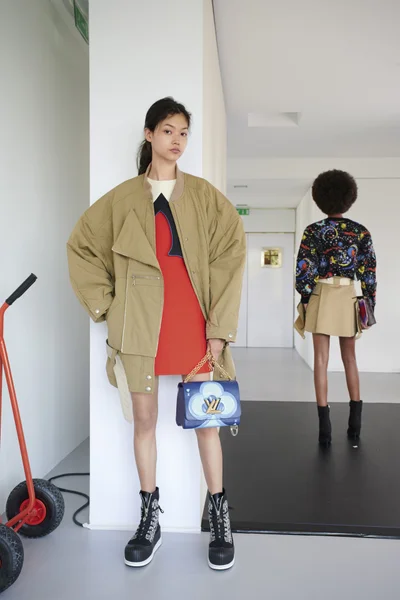 Look 13